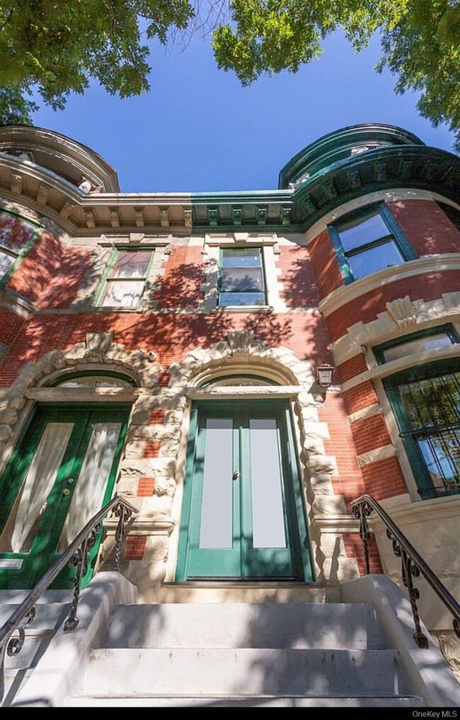 Building Photo - 1062 Clay Ave