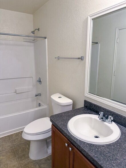 Building Photo - 427 Orchard Willow
