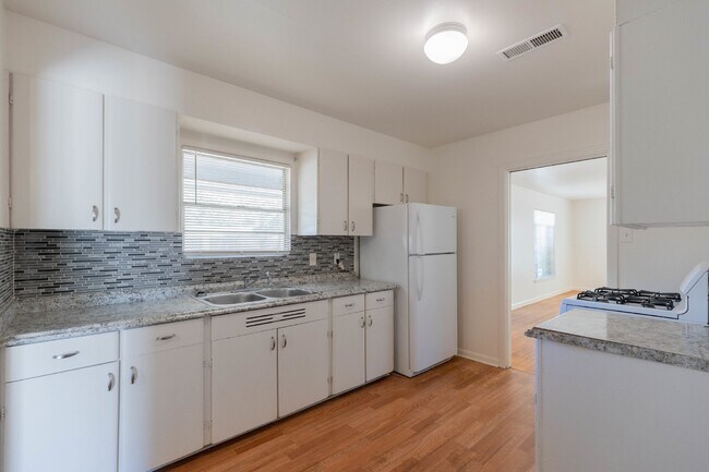 Building Photo - 214 Antrim Dr