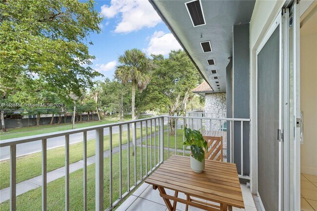 Building Photo - 6530 Lake Patricia Dr