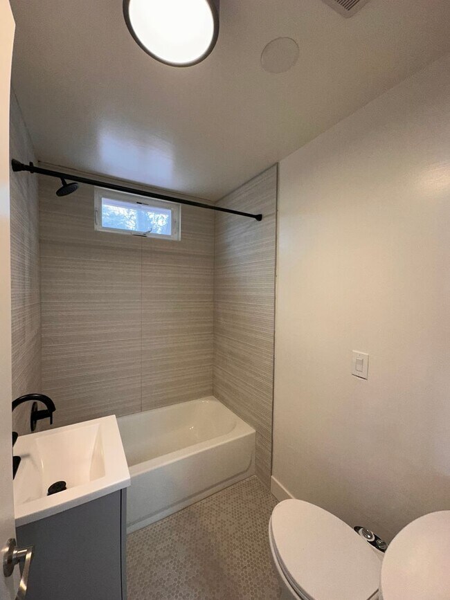 Building Photo - Fully Renovated 2 Bedroom Beach House! MUS...