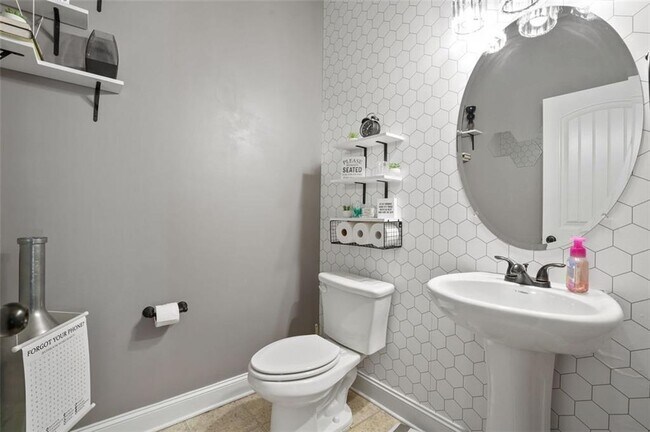 Building Photo - 3105 Duke Dr