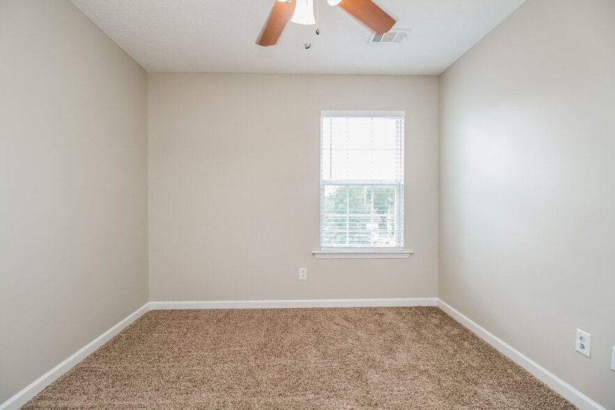 Building Photo - 1065 Tammy Sue Ln