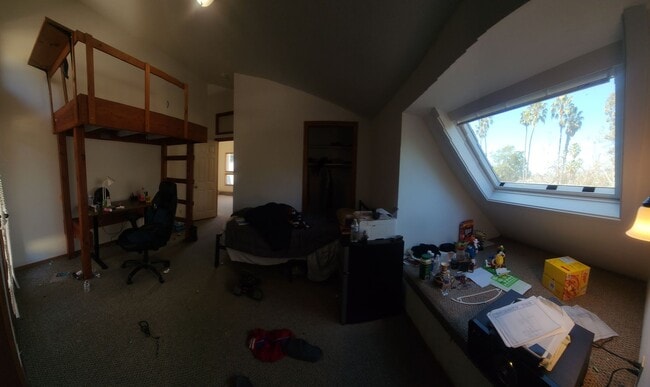 Building Photo - Bigger than average home in SLO! Lots of space!