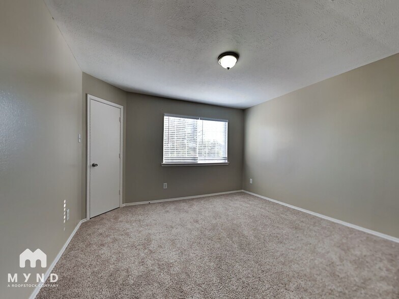 Building Photo - 9027 Farm Ridge Ln