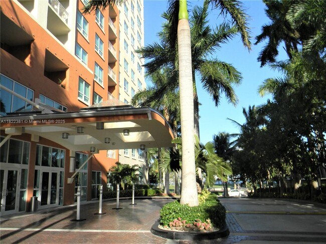 Building Photo - 2000 N Bayshore Dr