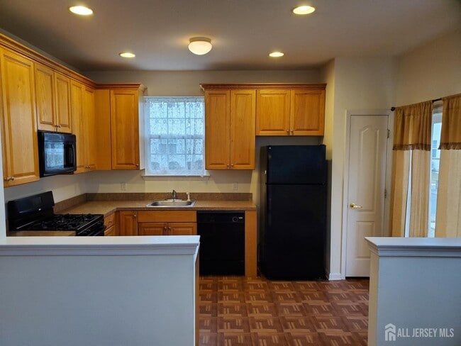 Building Photo - 202 Alder Ct