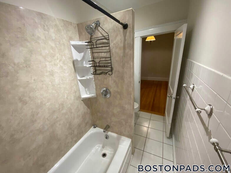 Building Photo - 26 Chiswick Rd