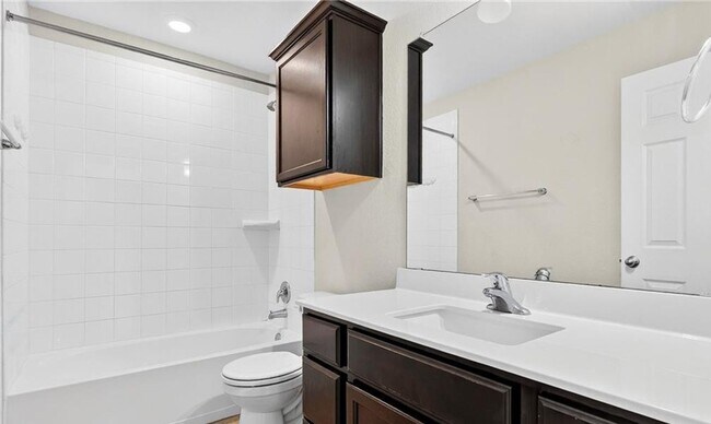 Building Photo - 4 bedroom 2 bathroom house! HOUSING ACCEPTED! MOVE-IN SPECIAL!!