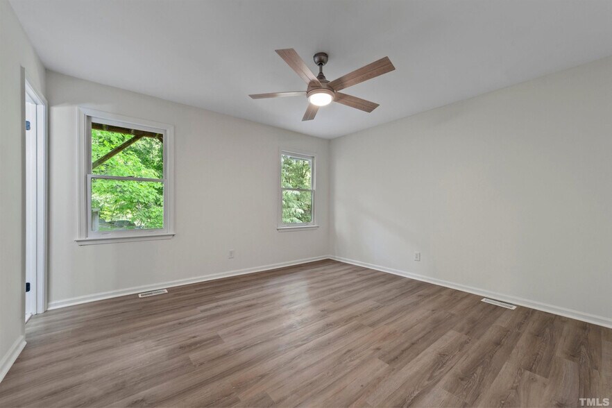 Building Photo - Room in Single Family Home on Buckingham Rd