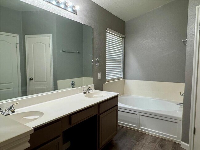 Building Photo - 9104 Heiden Lane
