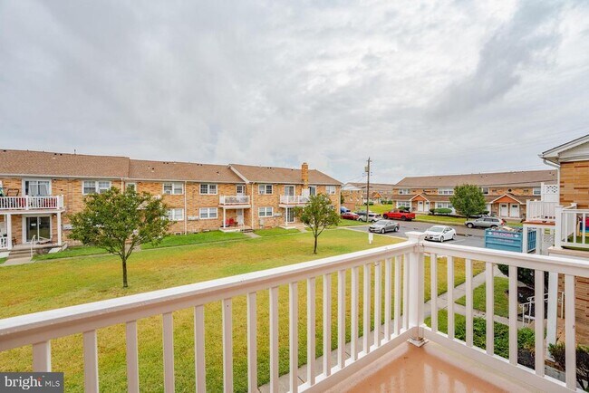 Building Photo - 703 N Oxford Ave