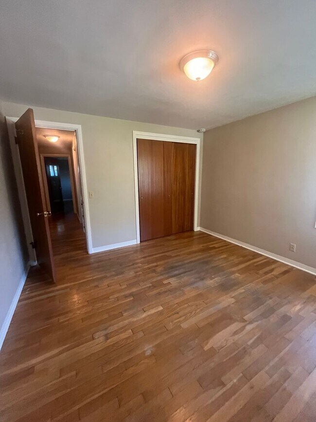 Building Photo - 3-Bedroom 1-Bathroom home in Eugene