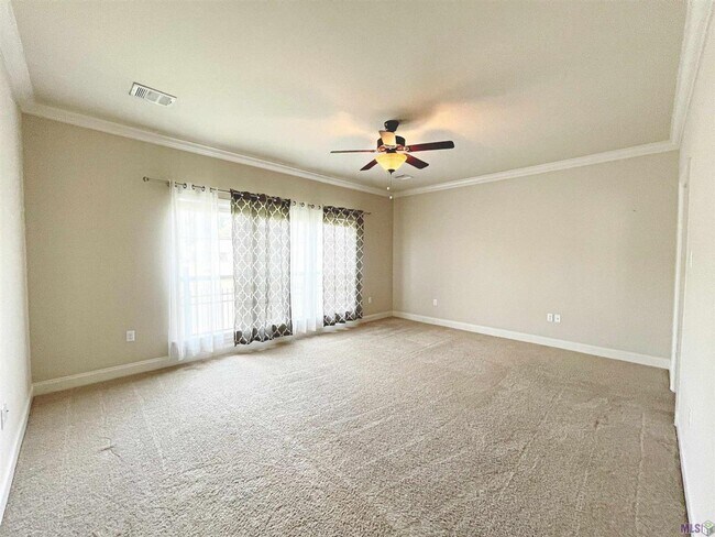 Building Photo - 3 Bedroom House in Gated Community| Community Pool