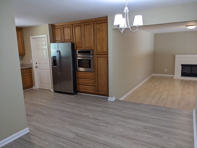 Building Photo - Remodeled 4 Bed 2 Bath Sunnyvale Home - Sp...