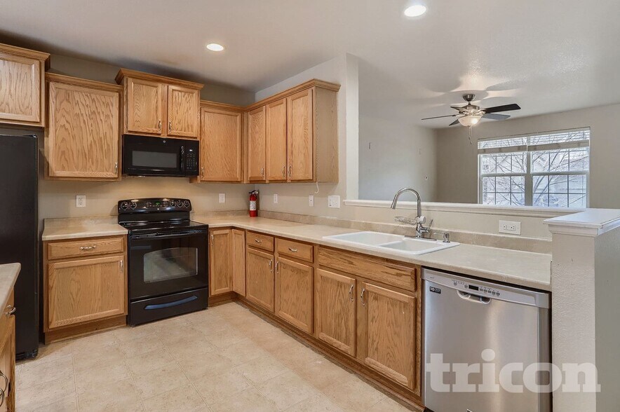Building Photo - 1570 Edenbridge Dr