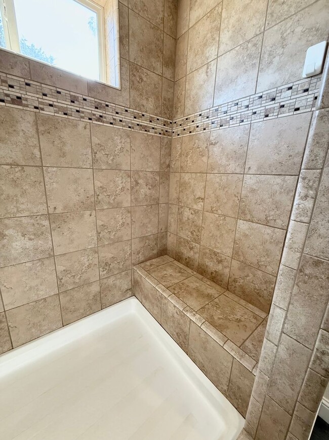 Building Photo - BEAUTIFUL 4 BEDROOM 2 BATH HOME IN ARROYO ...
