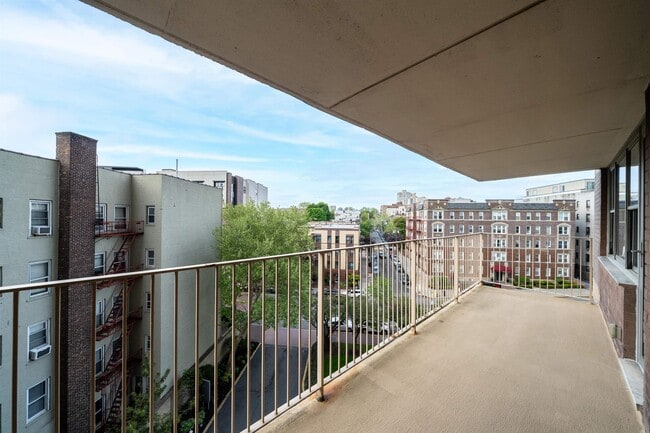 Building Photo - 6040 JFK Blvd E