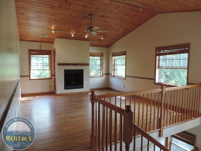 Building Photo - Spacious Home in Sugar Grove With Easy Access to Boone