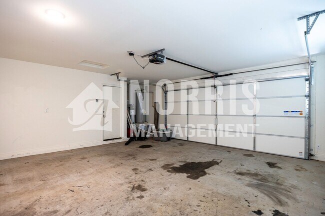 Building Photo - Very Nice Home in a Great Location