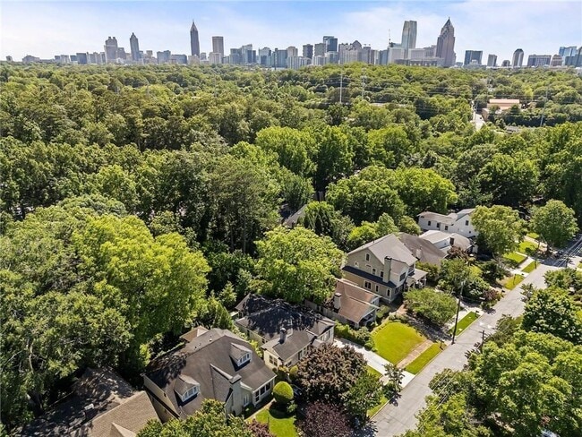 Building Photo - 663 Yorkshire Rd NE