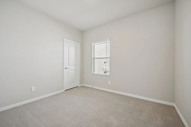 Building Photo - 524 Clover Crk Dr