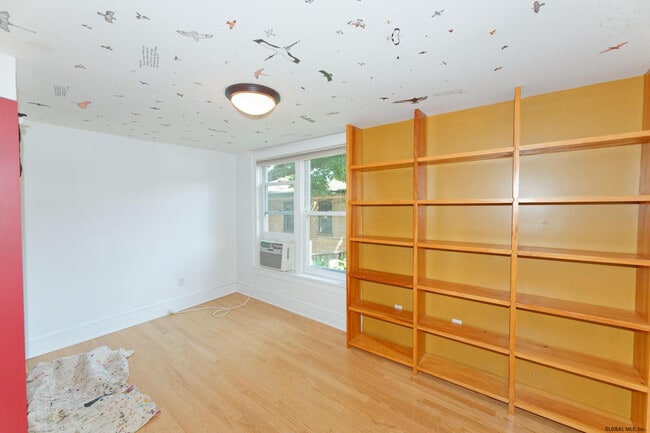 Building Photo - 150 2nd St