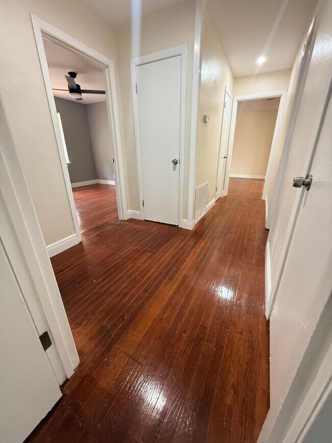 Building Photo - Newly Renovated Property - Family Home