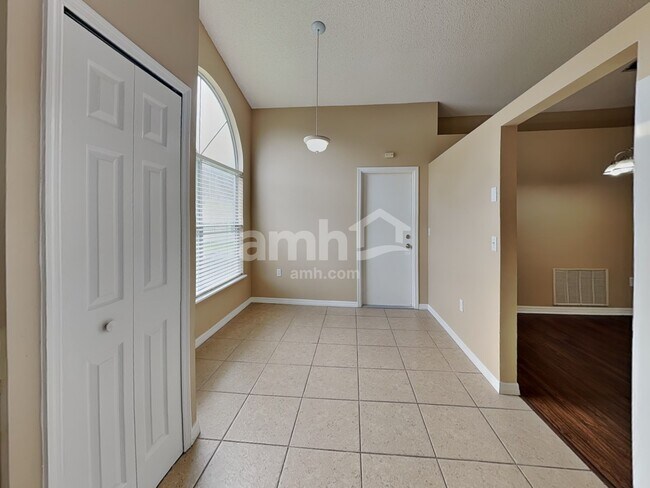 Building Photo - 10355 Little Econ St