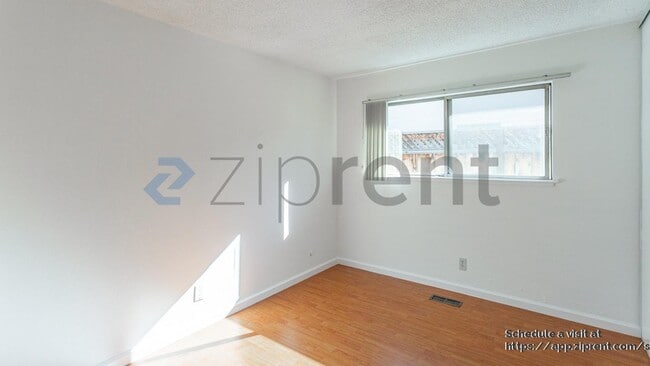 Building Photo - 95 Colleen Way