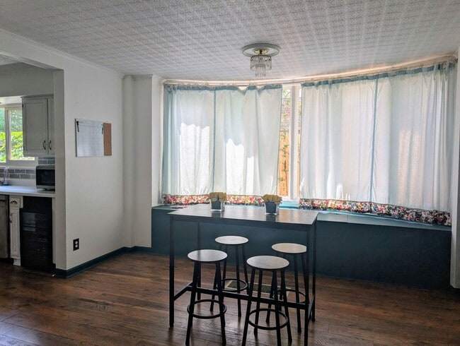 Building Photo - Beautiful Home 4bd 3bath
