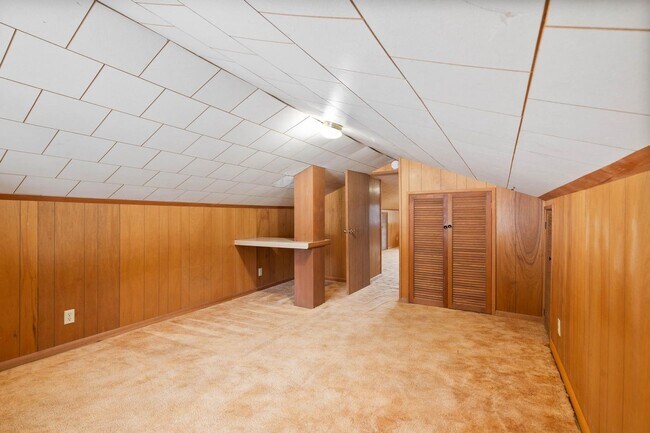 Building Photo - Quaint, inviting 4-bdrm/2-bath home in Cloverdale. Serene living, huge yard, covered patio