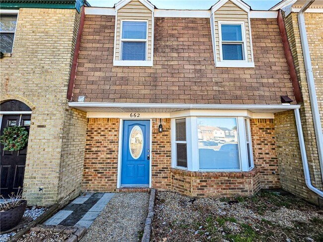 Front - 662 Biltmore Dr