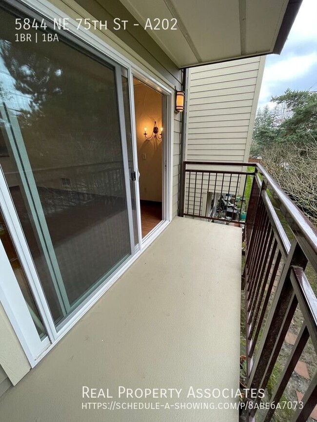 Building Photo - Pet Friendly 1 bed condo (incl:WSG + 1 par...