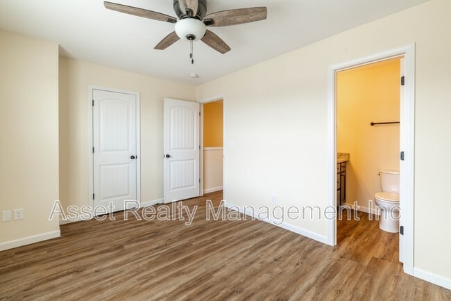 Building Photo - 923 Warrior Hill Dr