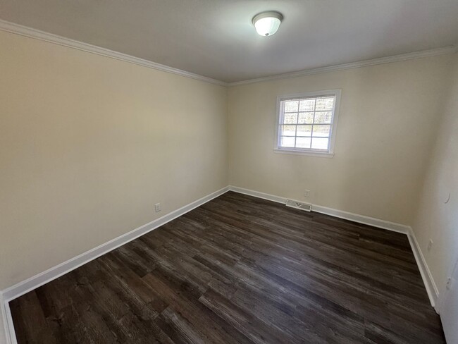 Building Photo - 3 Bedroom in Brentwood