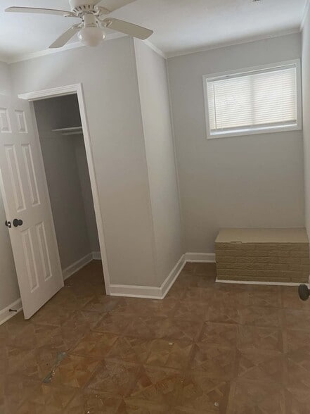 Building Photo - 828 Baltimore St