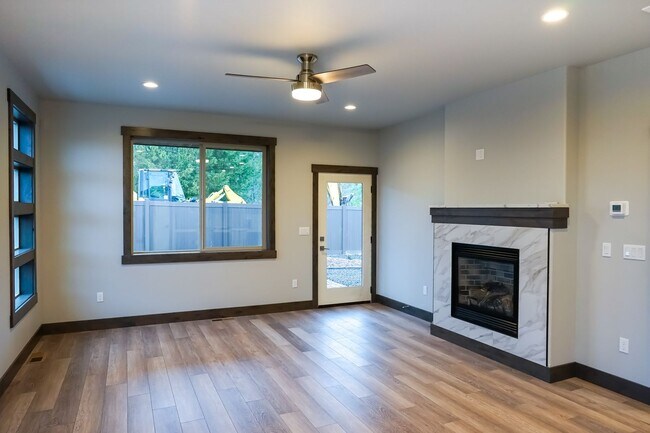 Building Photo - 14066 Rainier Loop