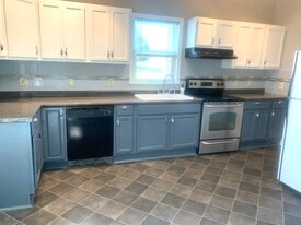 Building Photo - 518 S Main St