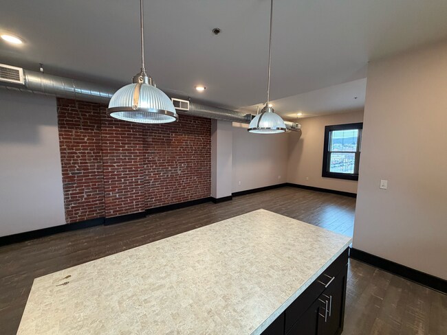 Building Photo - Penn Ave