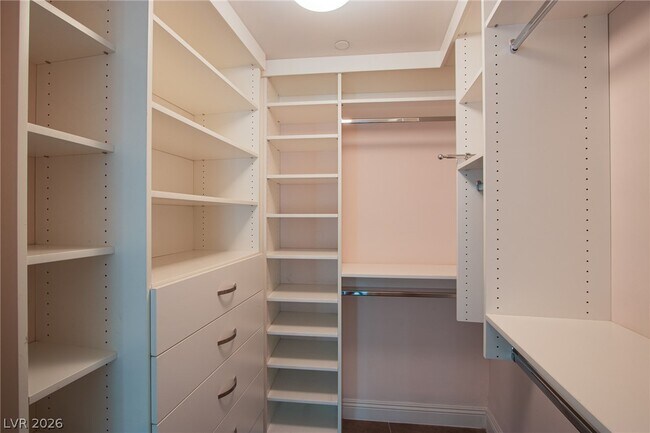 Building Photo - 222 E Karen Ave