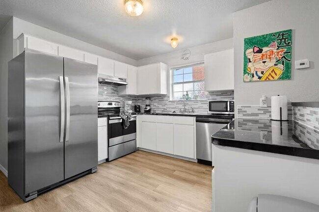 Building Photo - 4203 Deek Dr