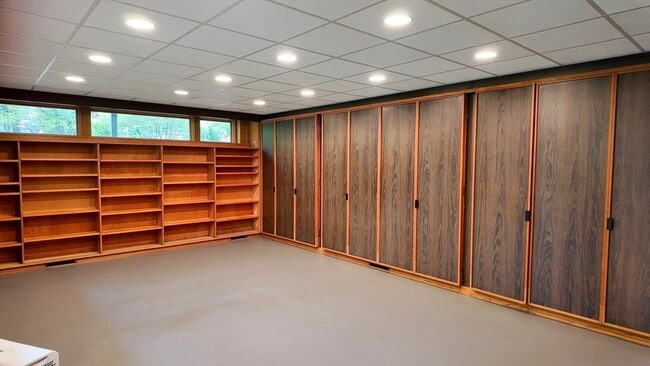 Building Photo - 14 Overlook Dr