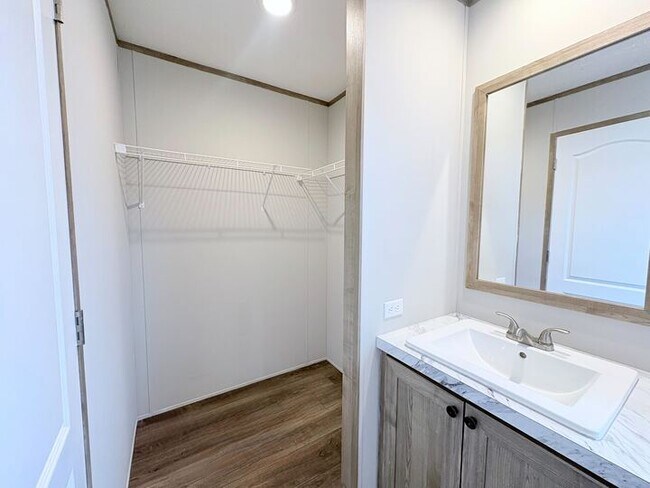 Building Photo - 10610 State Rte 762