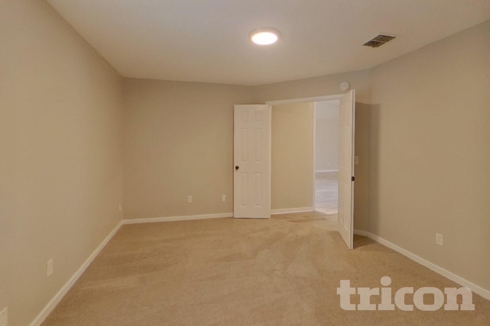 Building Photo - 12124 Roundham Ln N