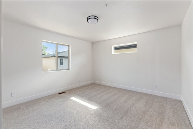 Building Photo - Modern, New 3-Story Boise Bench Townhome with Garage in a Prime Location