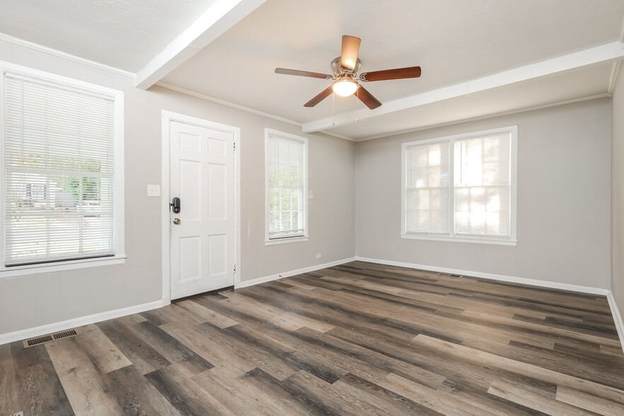 Building Photo - 2018 Terrace Dr