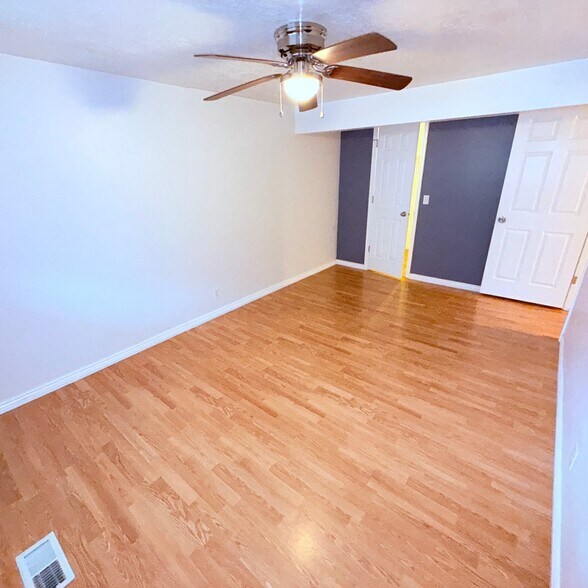 Building Photo - 886 Maple Crest Ct