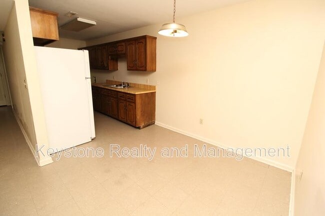 Building Photo - 1935 High St