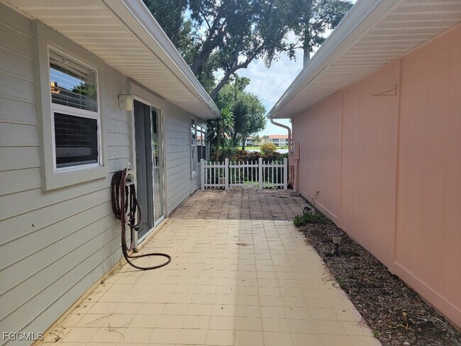 Building Photo - 14807 Crooked Pond Ct